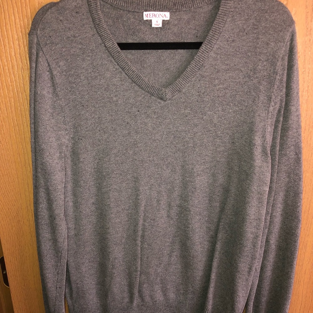 Men’s grey sweater size small